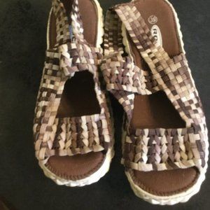 Rock Spring very comfy sandals size 39 unique style